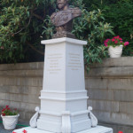памятник Николаю II Ливадия