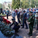 Возложение цветов к мемориалу
